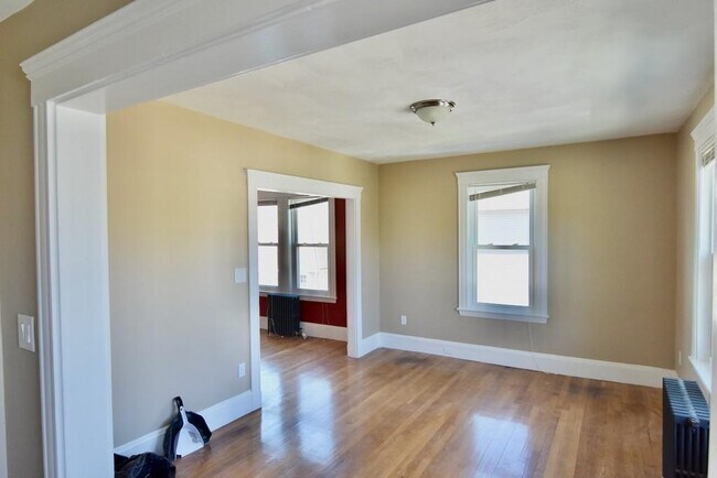 Building Photo - 106 Brook St