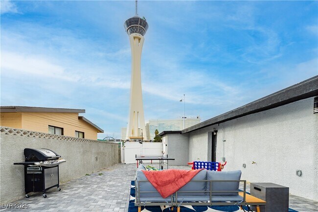 Building Photo - 522 E St Louis Ave