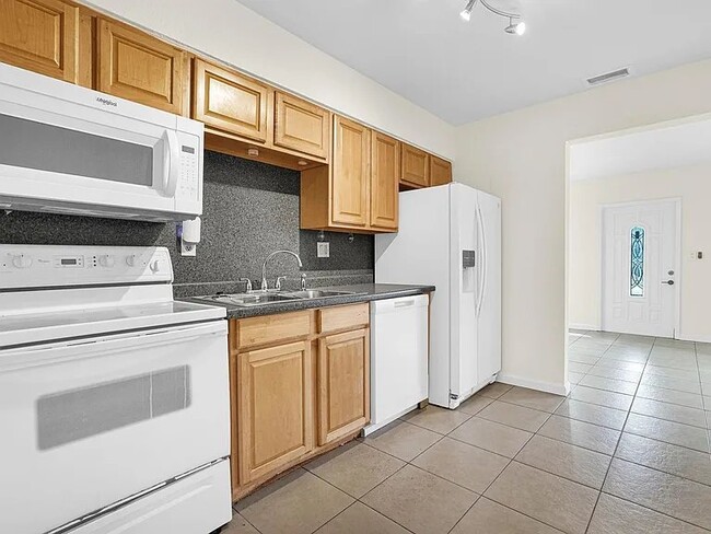 Building Photo - 261 NE 45th St