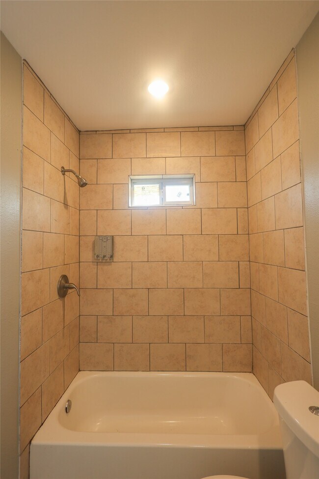 Building Photo - 23091 S Wildwood Dr