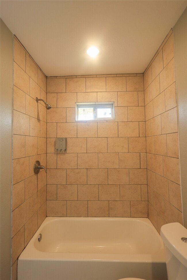 Building Photo - 23901 S Wildwood Dr