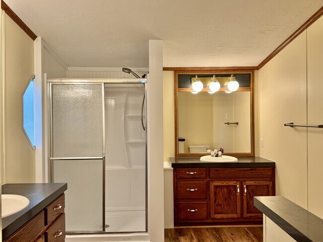 Building Photo - 229 Bateman Ln