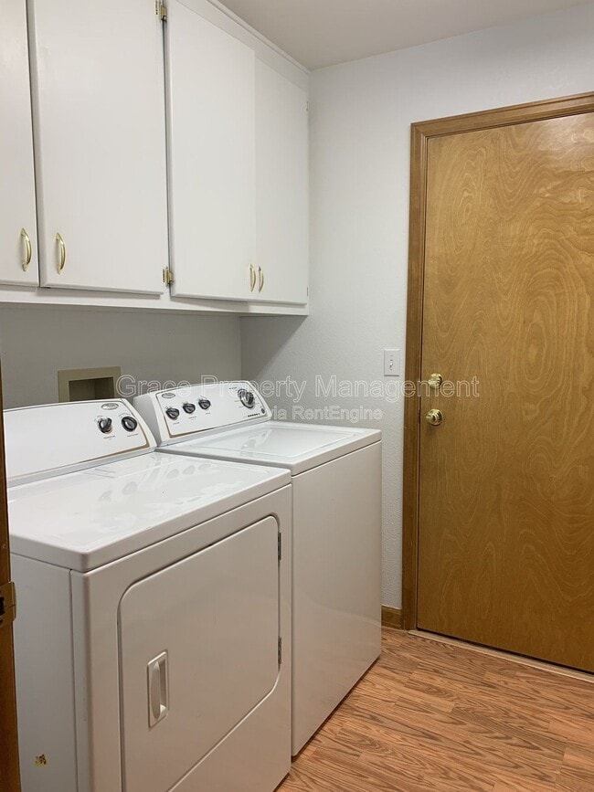 Building Photo - 2586 E 125th Pl