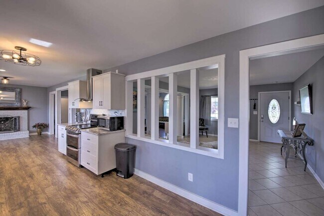 Building Photo - 6447 S Franklin Rd