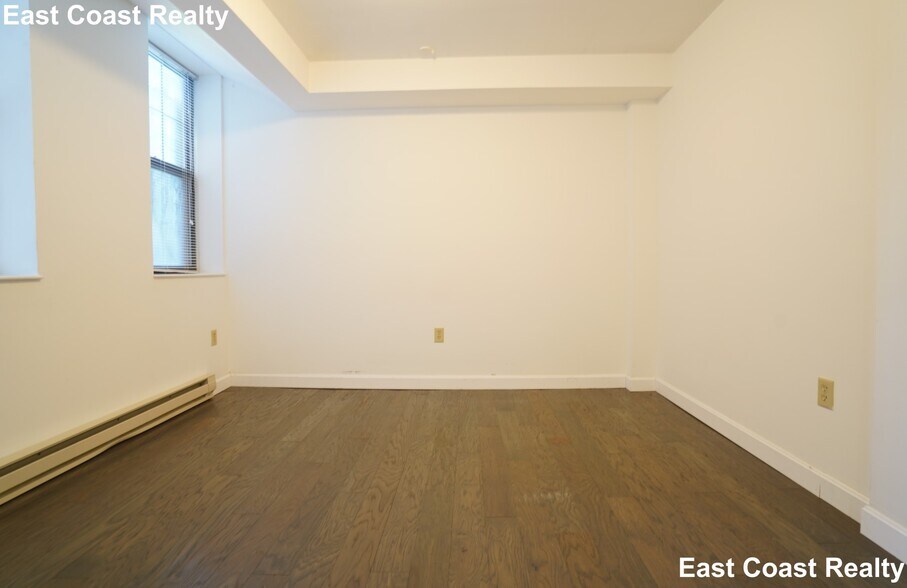 Building Photo - 109 Queensberry St