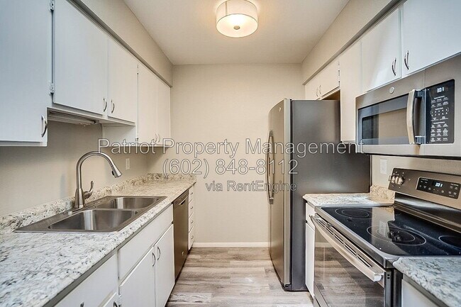 Building Photo - 20420 N 6th Dr