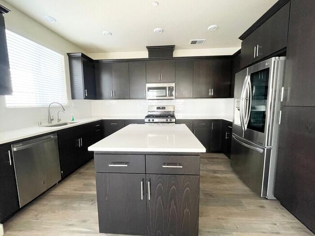 Building Photo - Beautiful 4 Bed 3 Bath Home in W Section Rohnert Park- $3,800 per month!