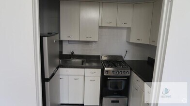 Building Photo - 534 W Stratford Pl