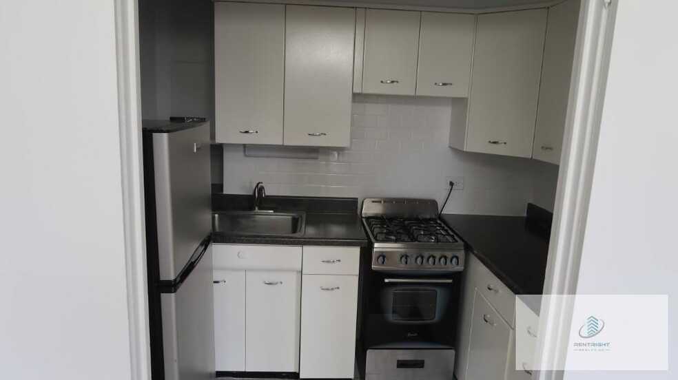 Primary Photo - 534 W Stratford Pl