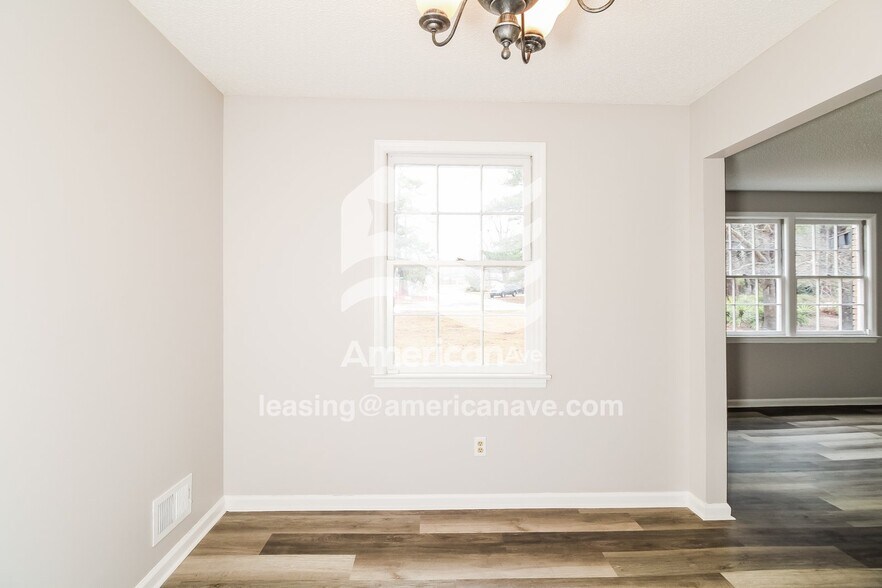 Building Photo - 9574 Windsor Lake Blvd