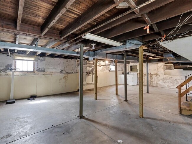 Building Photo - 3220 Grant Ave