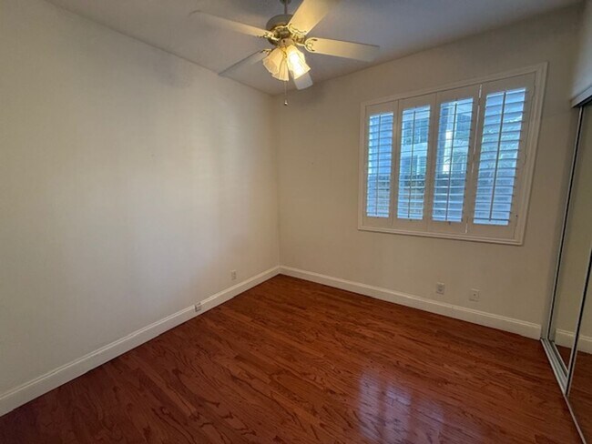 Building Photo - ****1/2 off second month rent****Over 3000...