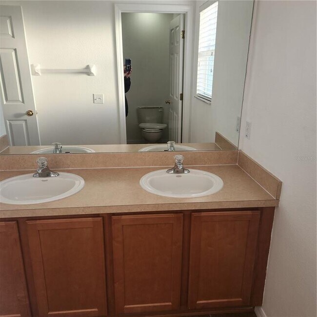 Building Photo - 3048 Chessington Dr