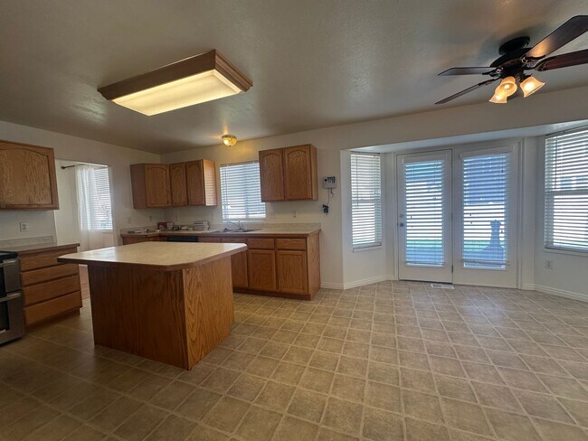 Building Photo - Freshly Painted, New Carpet Throughout - Home For Rent In Springville!!!