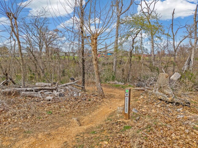 Building Photo - 802 NW D St