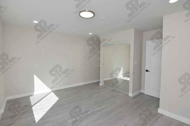 Building Photo - 1236