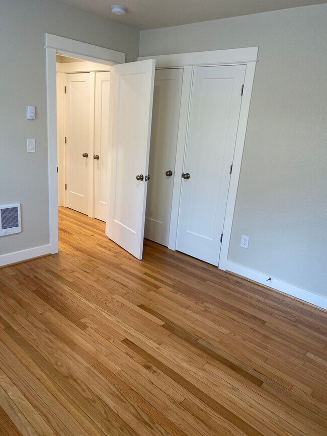 Building Photo - New Modern Remodel Hot Alberta Arts Spacio...