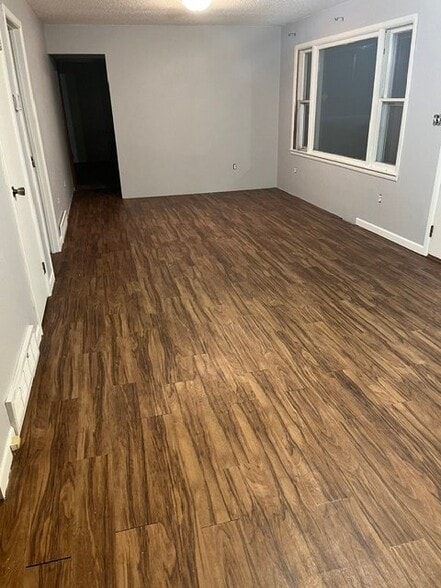 Building Photo - 207 3rd St S