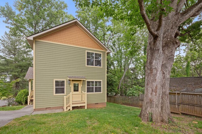 Building Photo - Modern Kenilworth Home