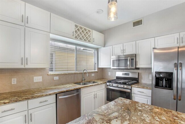 Building Photo - 18631 Atasca Oaks Dr