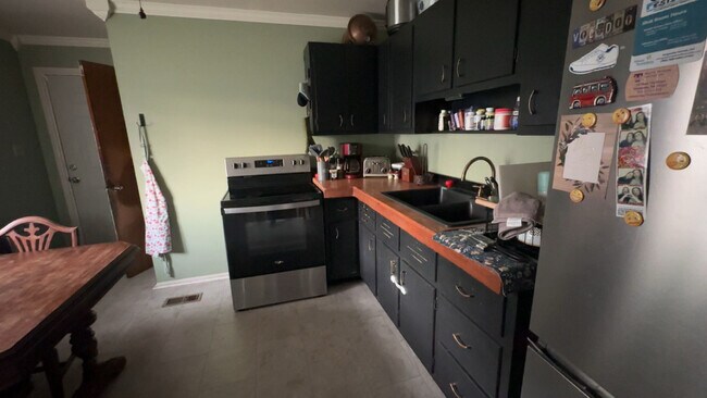 Kitchen - 1208 Pickwick Rd