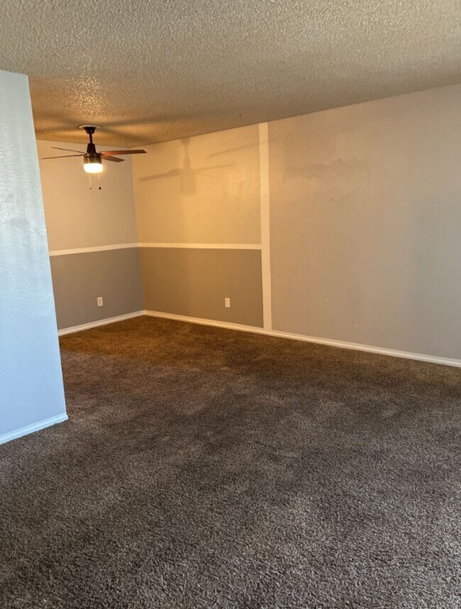 Building Photo - 2 Bedroom 1 Bathroom Apartment in Aurora