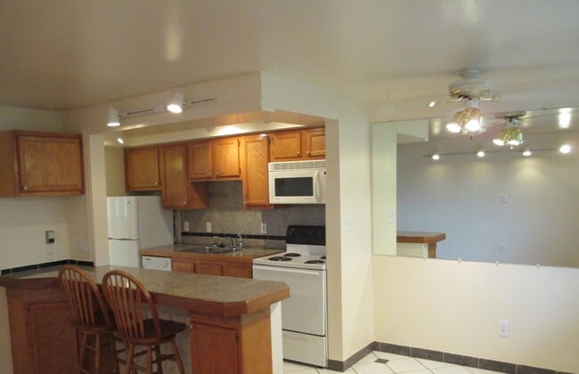 Building Photo - TOP FLOOR South Boulder 1 BD AVAILABLE NOW...