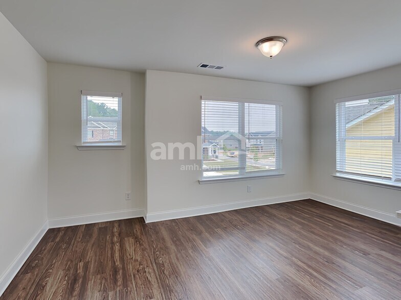 Building Photo - 2018 The Ln NE