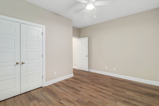 Building Photo - 204 Pineland Dr