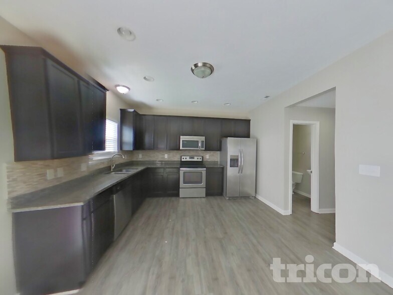 Building Photo - 371 Wakefield Ct