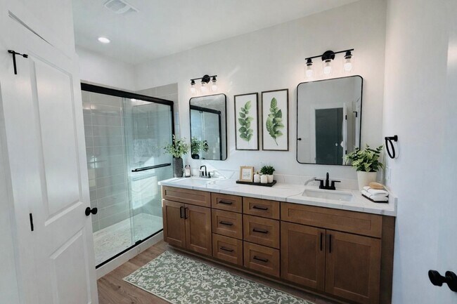 Building Photo - 5922 Cebra St