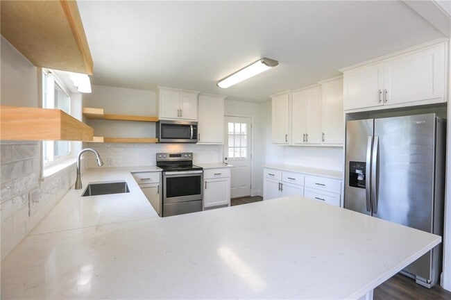 Building Photo - 42 Hope Dr