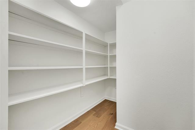 Building Photo - 6910 Midcrest Dr