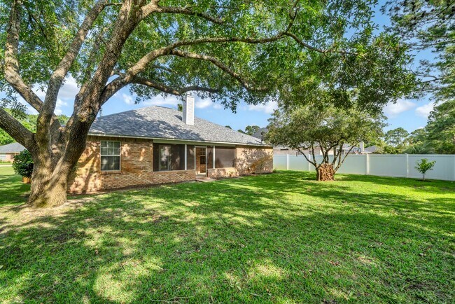 Building Photo - Community Pool & Deeded Access to Santa Ro...