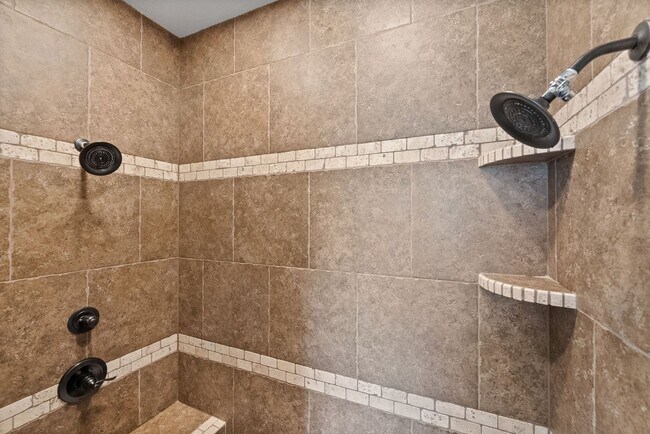 Building Photo - Spacious 4-Bedroom Home with Dual Living A...