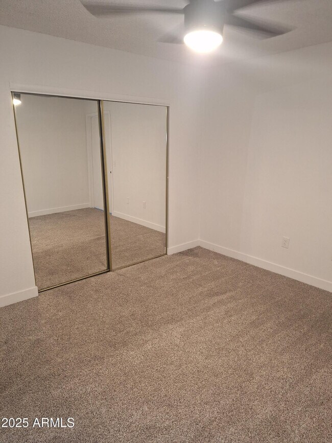 Building Photo - 461 W Holmes Ave