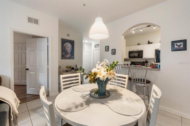 Building Photo - 6166 Stevenson Dr