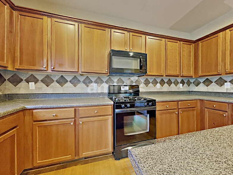 Building Photo - 327 Meadowcrest Cir