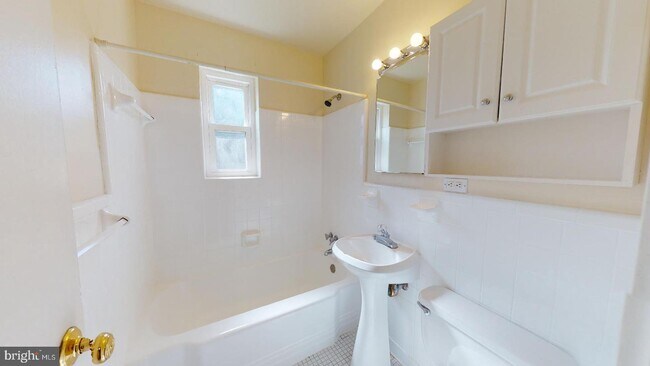 Building Photo - 6186 Greenwood Dr