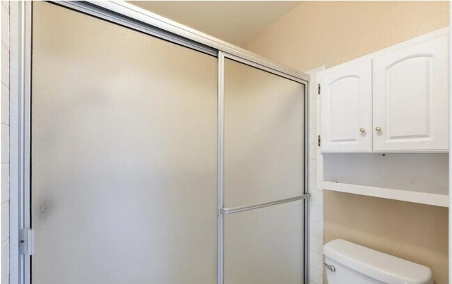 Building Photo - Spacious Carlsbad Condo Walking distance t...