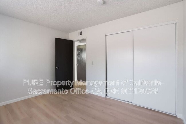 Building Photo - 7423 Willowcreek Dr
