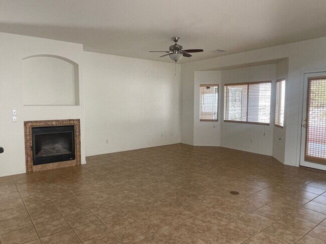 Building Photo - Occupied Do not disturb Tenant - 2 Bedroom...