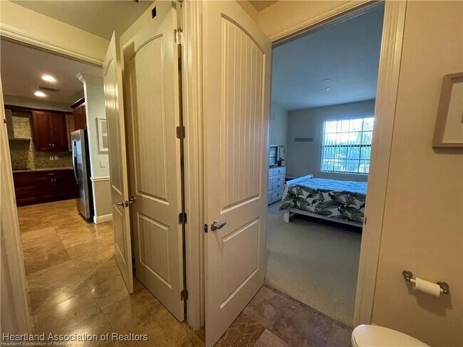 Building Photo - 2351 Lakeview Dr