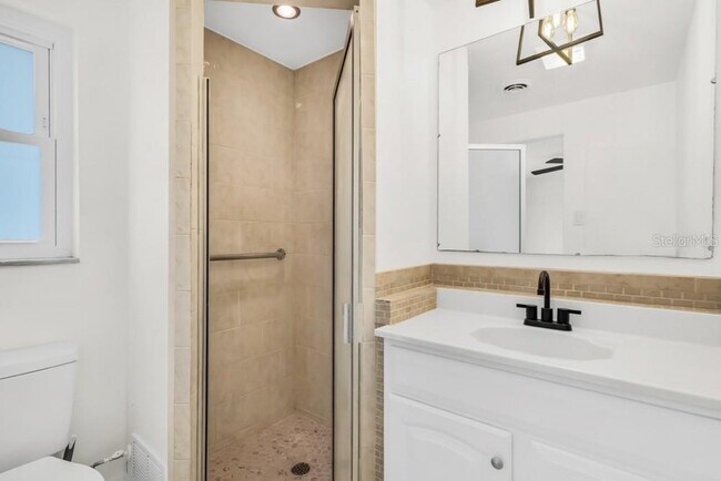 Building Photo - 456 Sandlewood Dr
