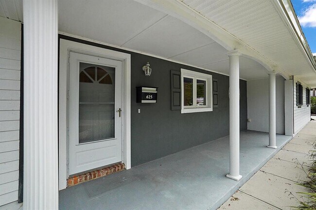Building Photo - 625 S Grandview St