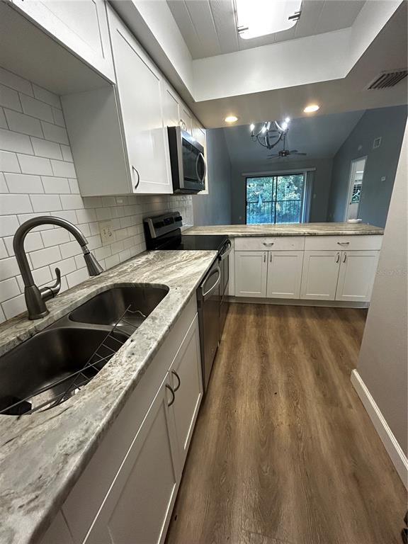 Building Photo - 4089 Lake Forest Dr