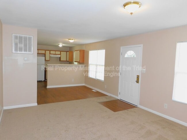 Building Photo - 909 Beaumont Ave