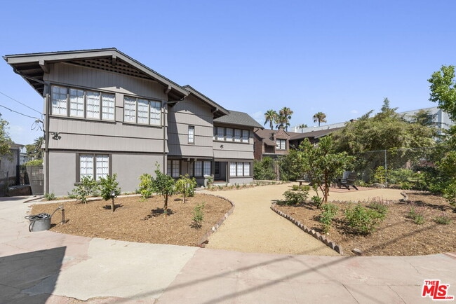 Building Photo - 344 S Kingsley Dr