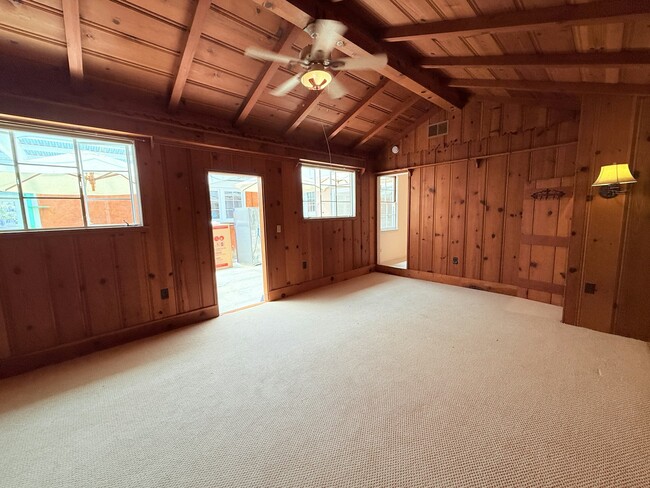 Building Photo - 619 W Cypress Ave