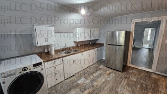 Building Photo - 939 Baraga St NE